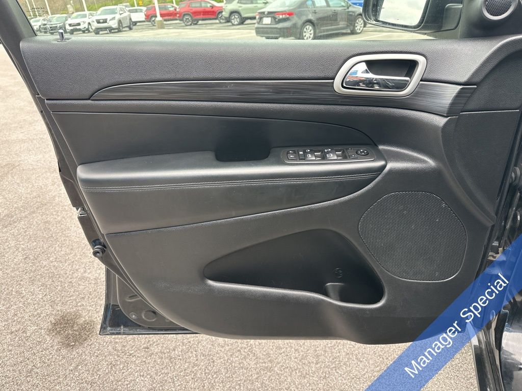 Vehicle image 14 of 35