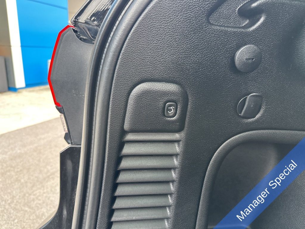 Vehicle image 12 of 35