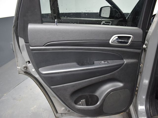 Vehicle image 30 of 48