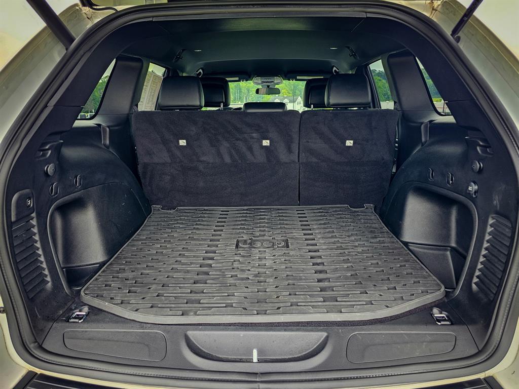 Vehicle image 11 of 45