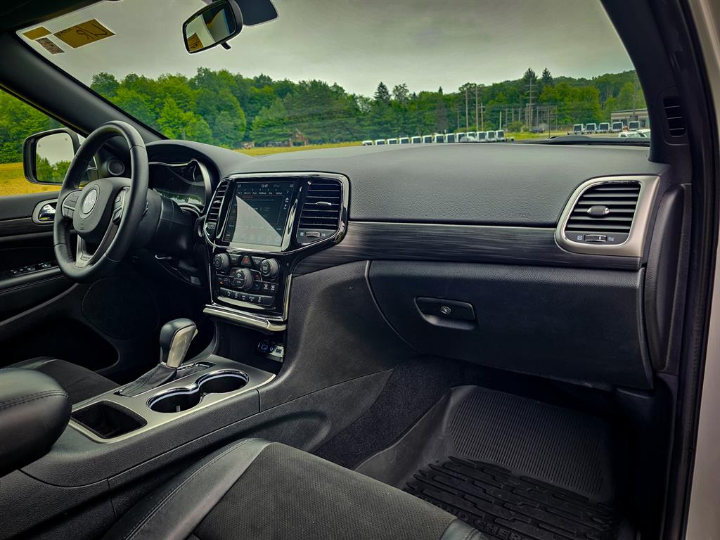 Vehicle image 17 of 45
