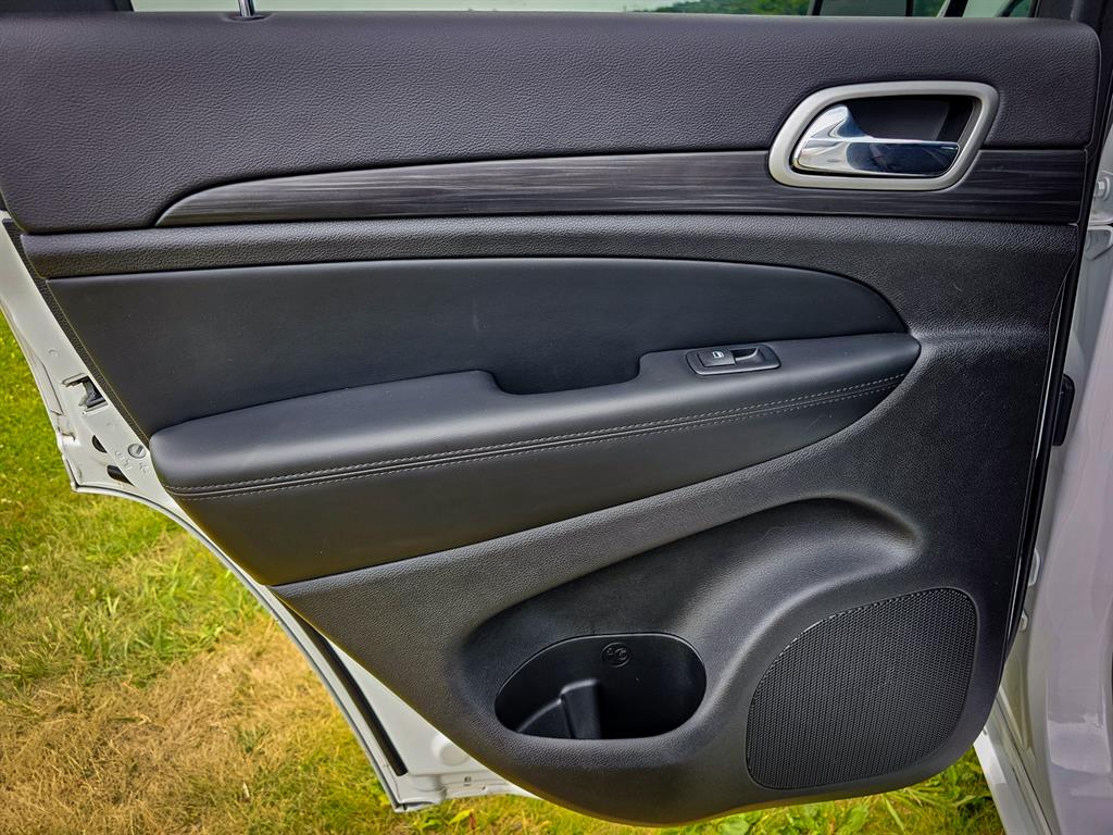 Vehicle image 26 of 45
