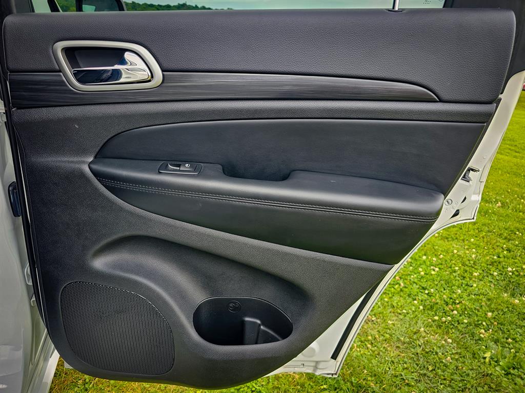 Vehicle image 28 of 45