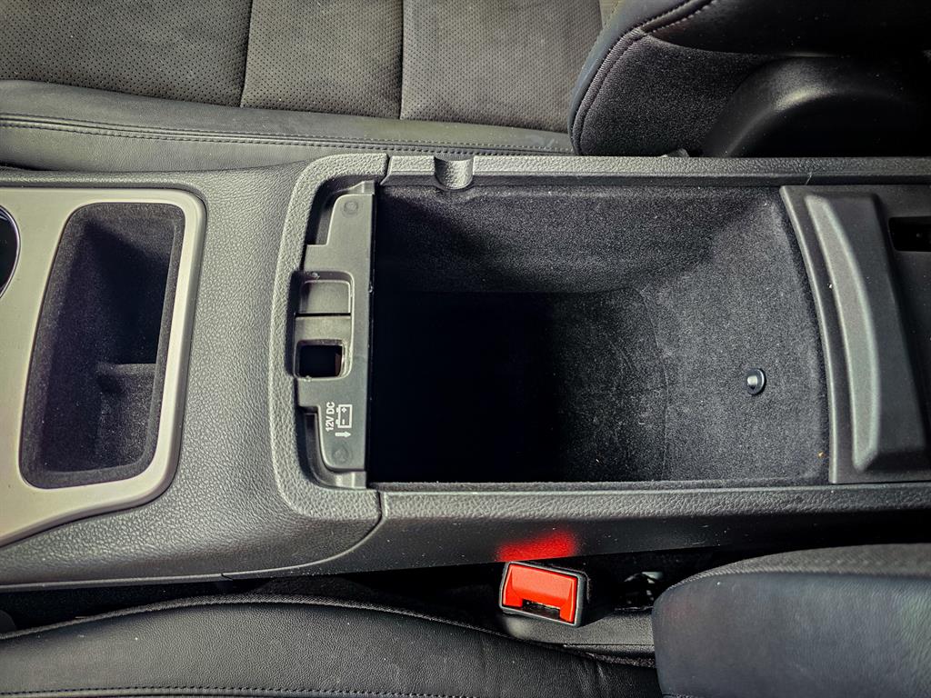 Vehicle image 32 of 45