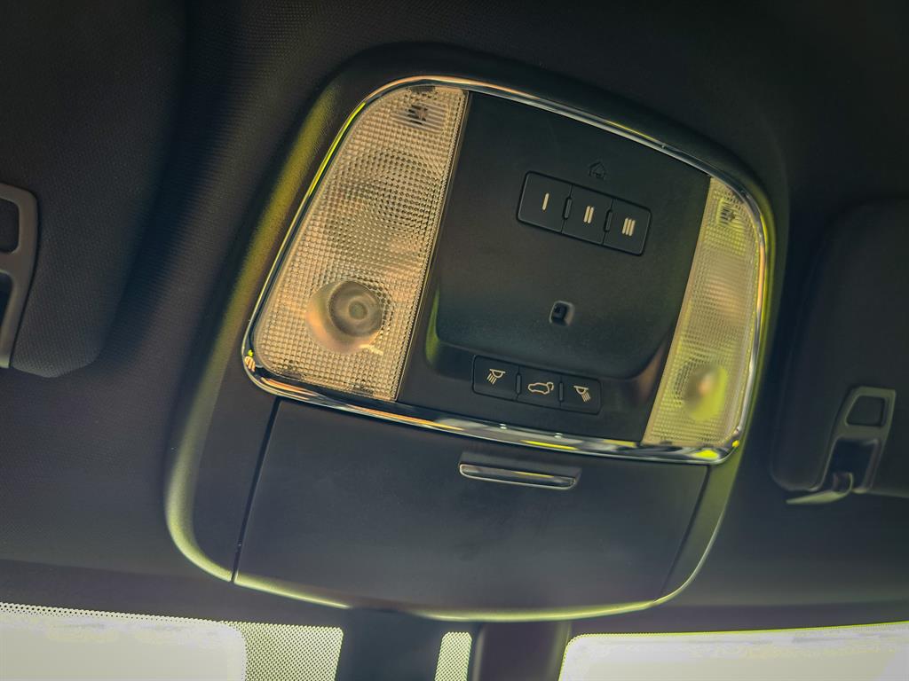 Vehicle image 37 of 45