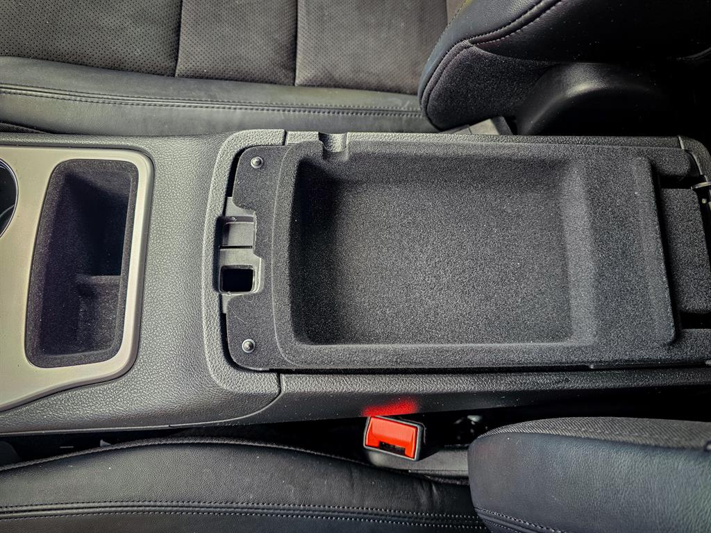 Vehicle image 33 of 45