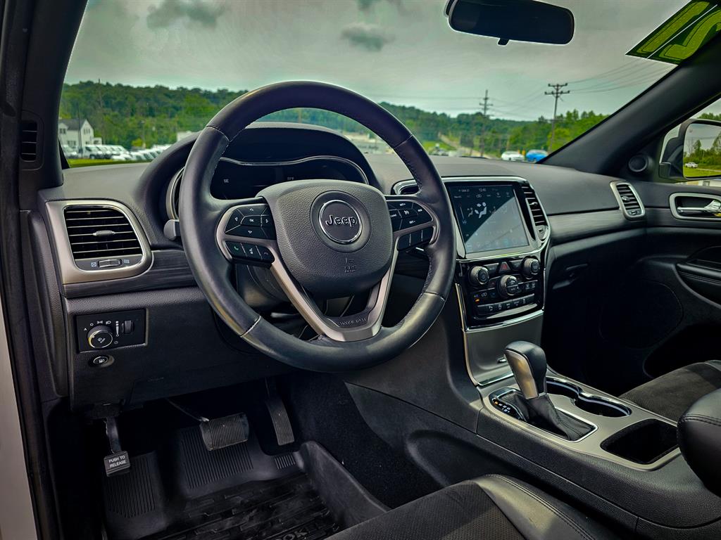 Vehicle image 18 of 45