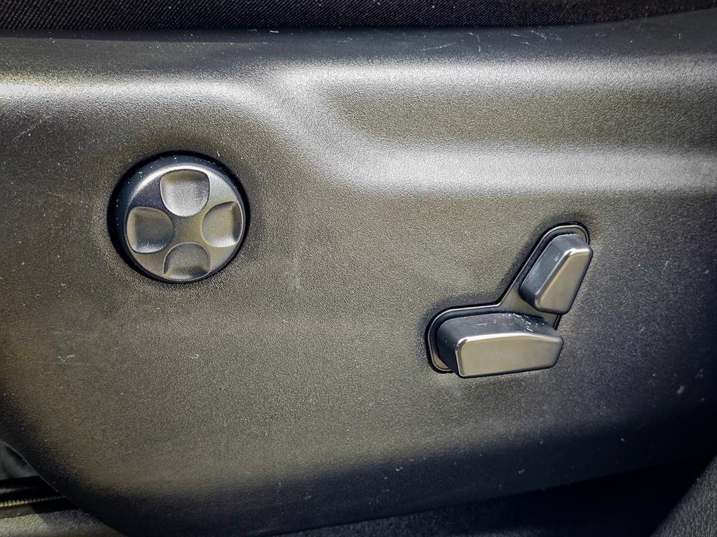 Vehicle image 31 of 45