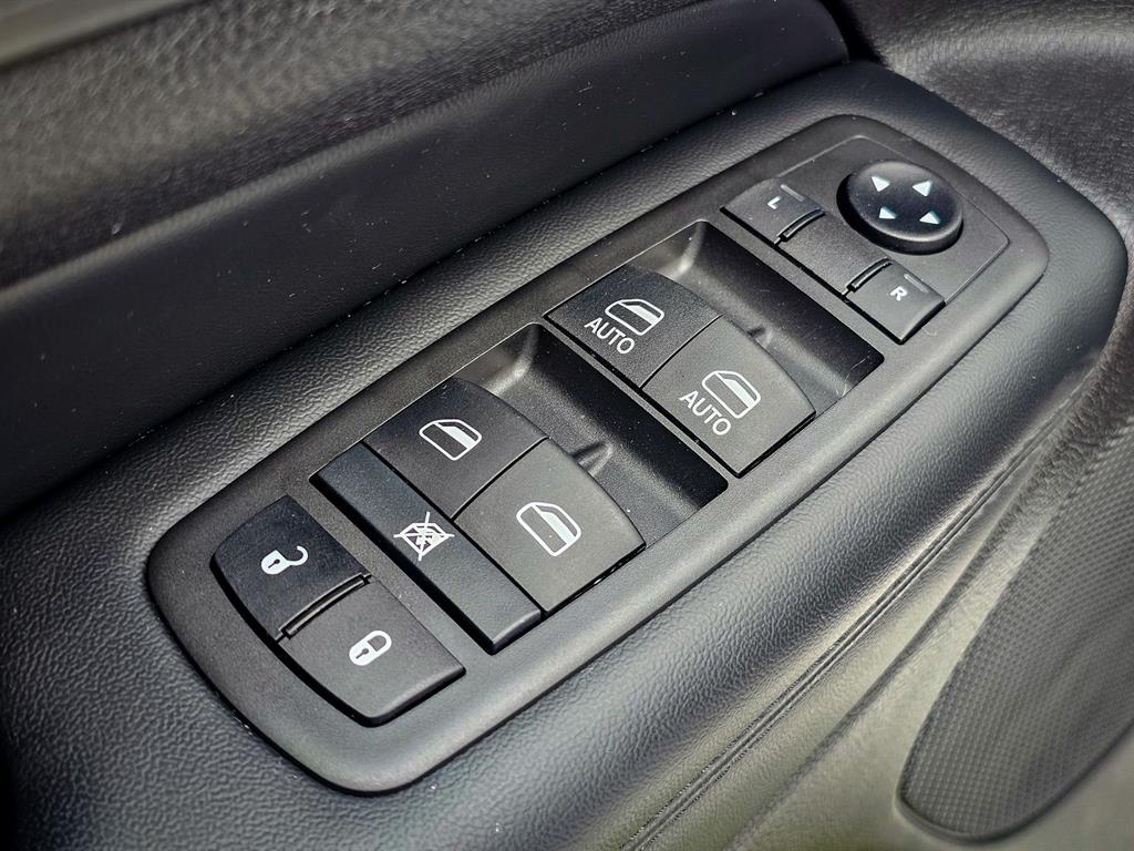 Vehicle image 38 of 45