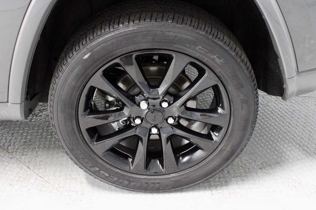 Vehicle image 12 of 35