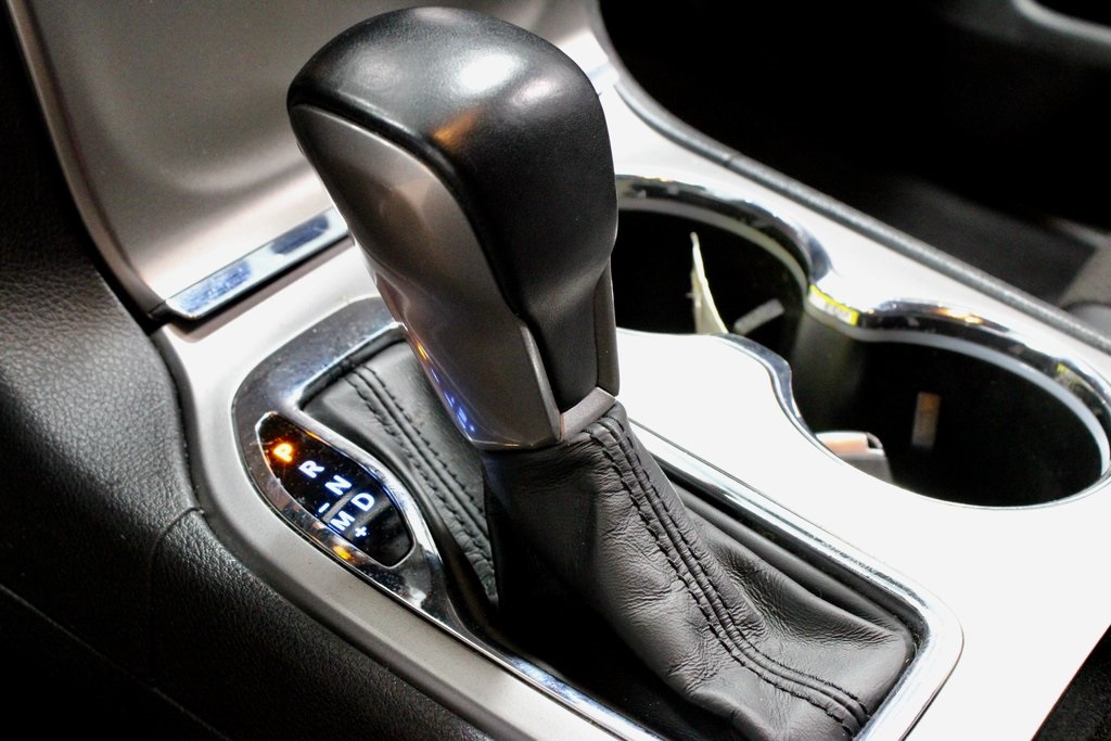 Vehicle image 25 of 35