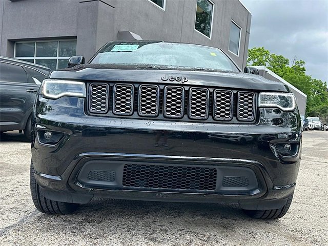 Vehicle image 22 of 25