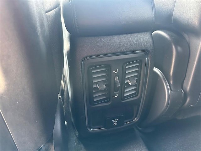 Vehicle image 19 of 25