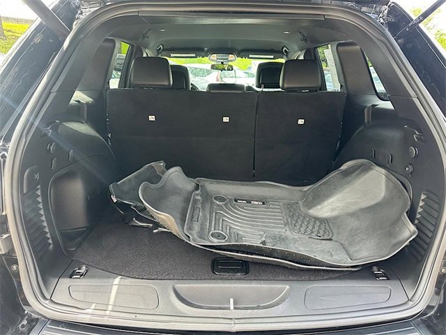 Vehicle image 10 of 25