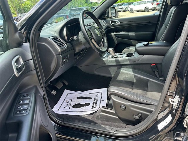 Vehicle image 21 of 25