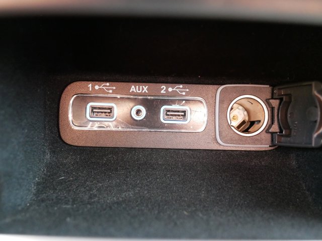 Vehicle image 32 of 38