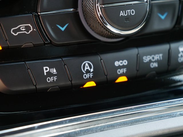 Vehicle image 33 of 38