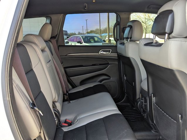 Vehicle image 23 of 31