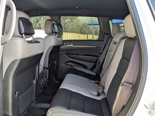 Vehicle image 13 of 31