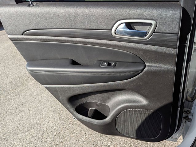 Vehicle image 14 of 31