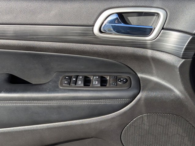 Vehicle image 10 of 31