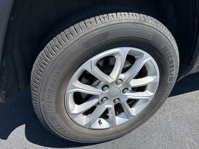 Vehicle image 9 of 16