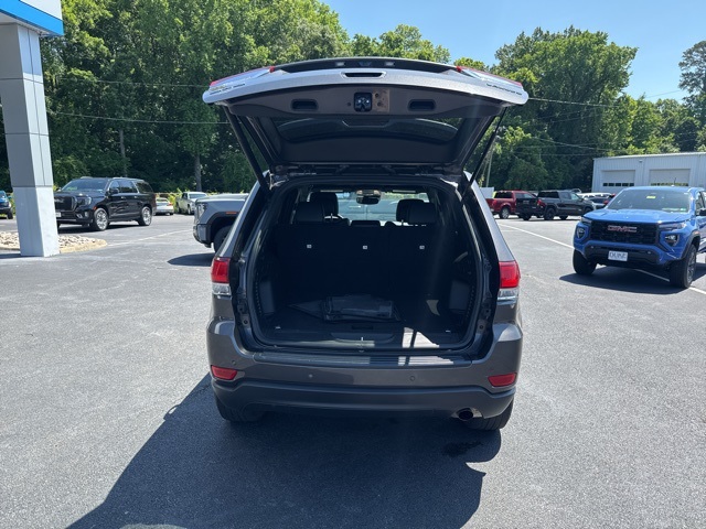 Vehicle image 10 of 16