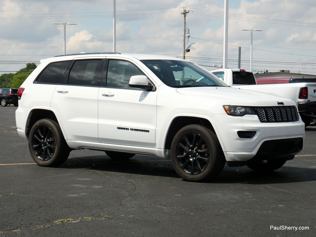 Vehicle image 4 of 44
