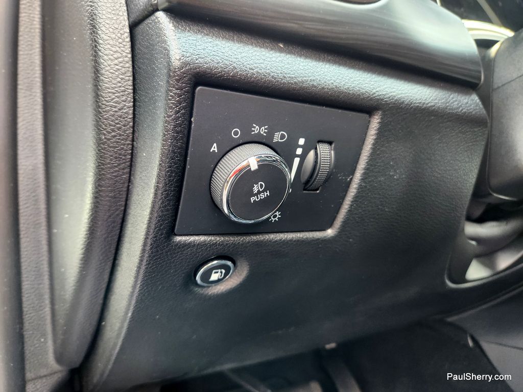 Vehicle image 23 of 44