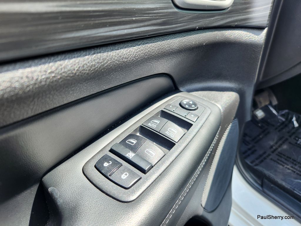 Vehicle image 19 of 44