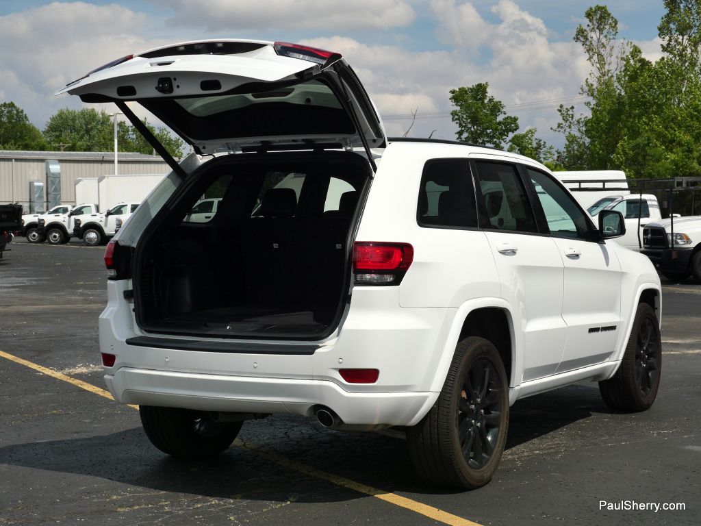 Vehicle image 7 of 44