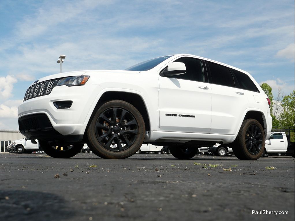 Vehicle image 9 of 44
