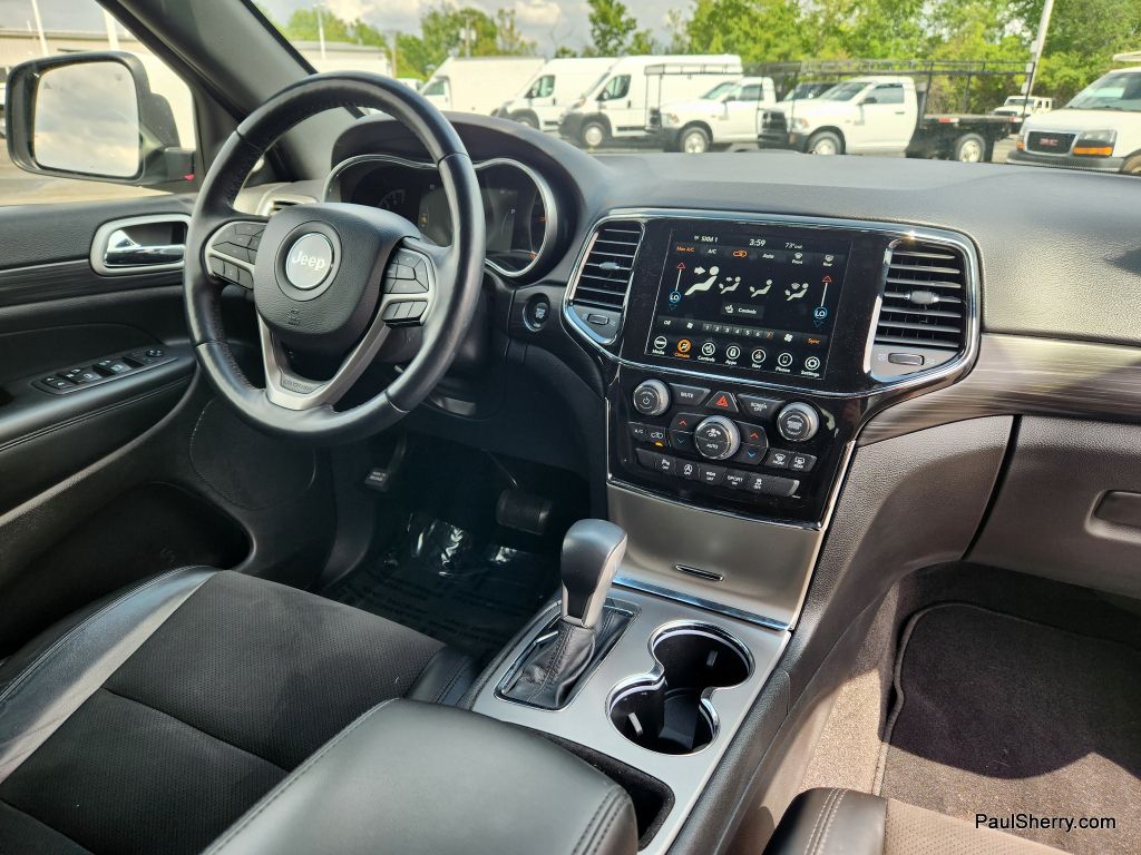 Vehicle image 27 of 44