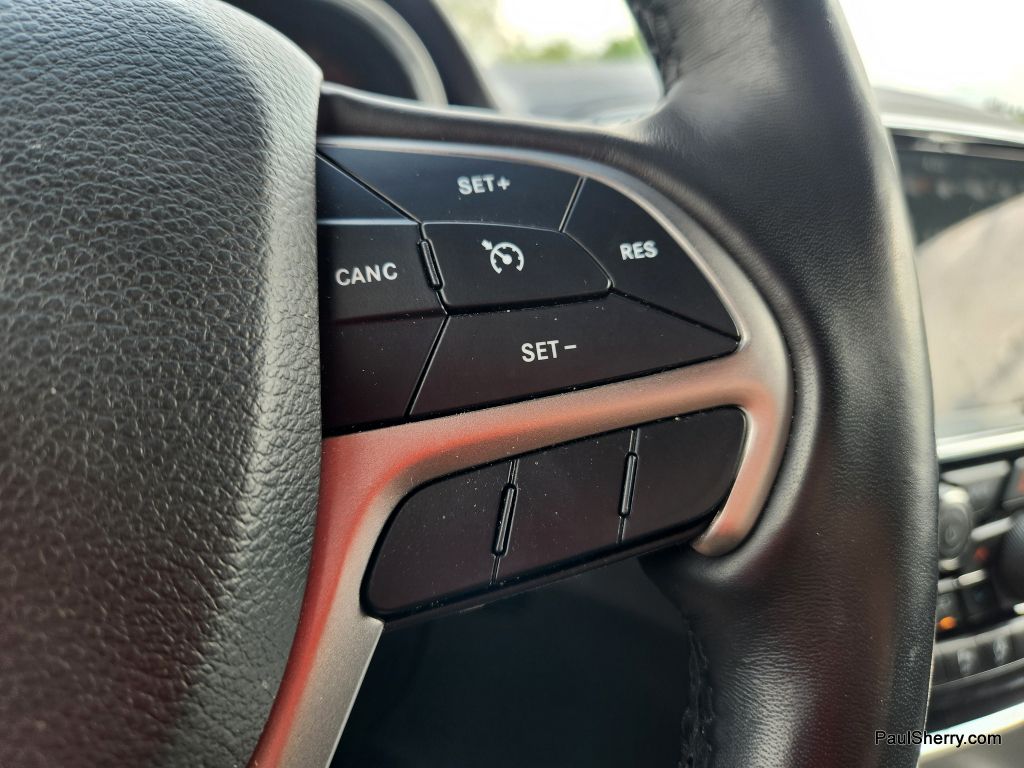 Vehicle image 31 of 44