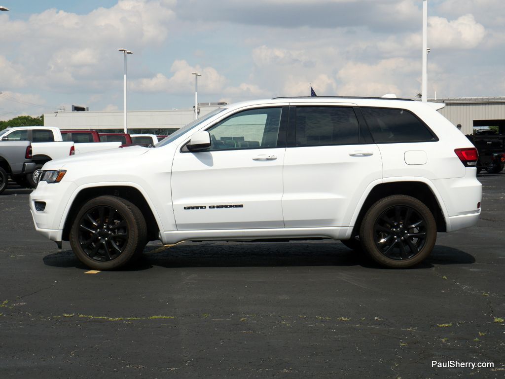 Vehicle image 10 of 44