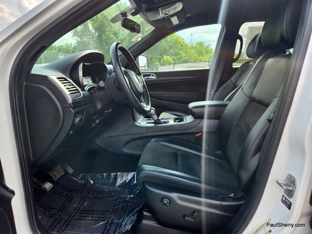 Vehicle image 18 of 44