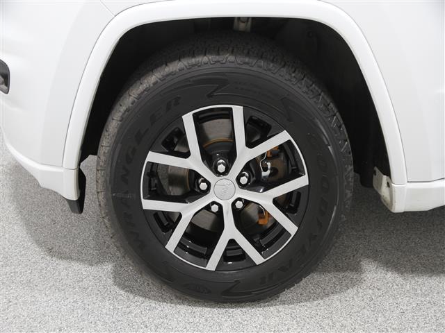 Vehicle image 24 of 25
