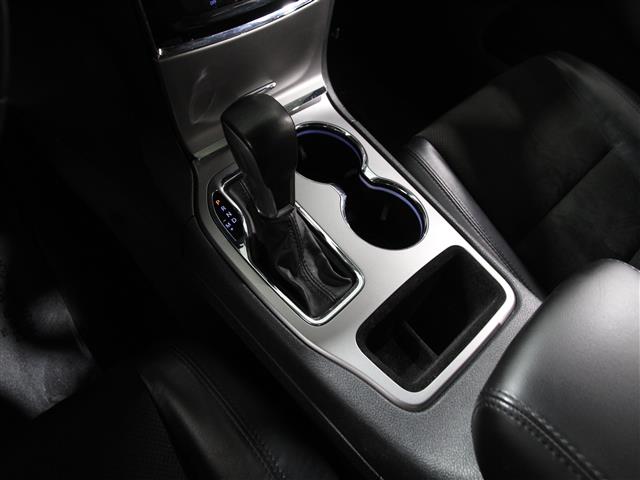 Vehicle image 18 of 25
