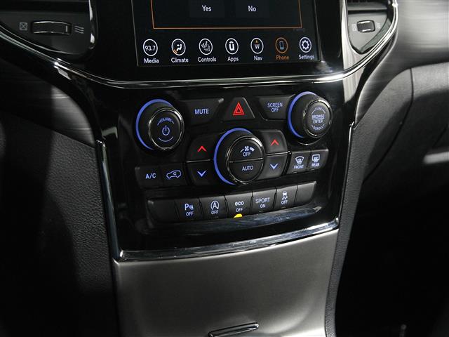 Vehicle image 17 of 25
