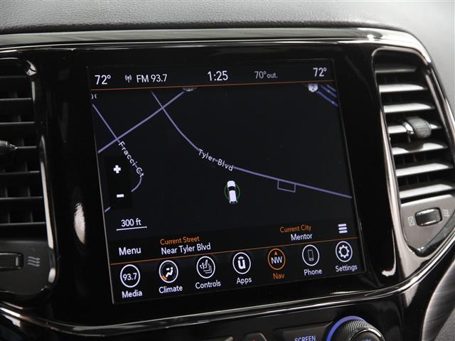 Vehicle image 14 of 25