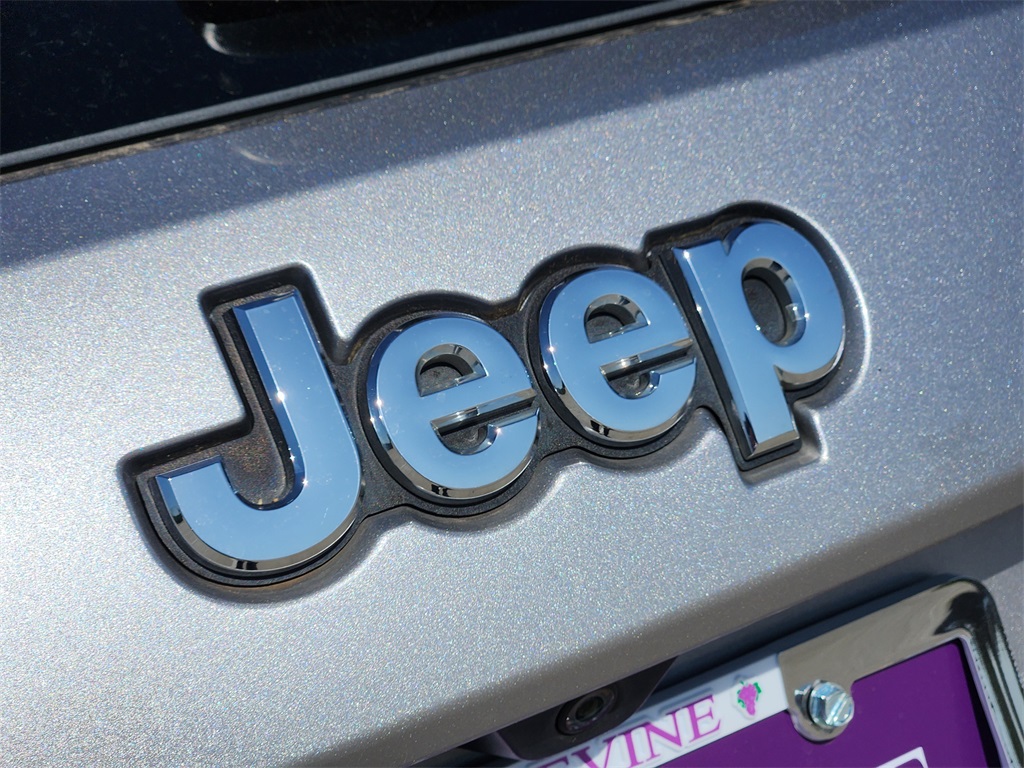 Vehicle image 22 of 33