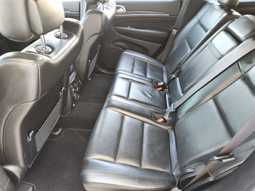 Vehicle image 31 of 33