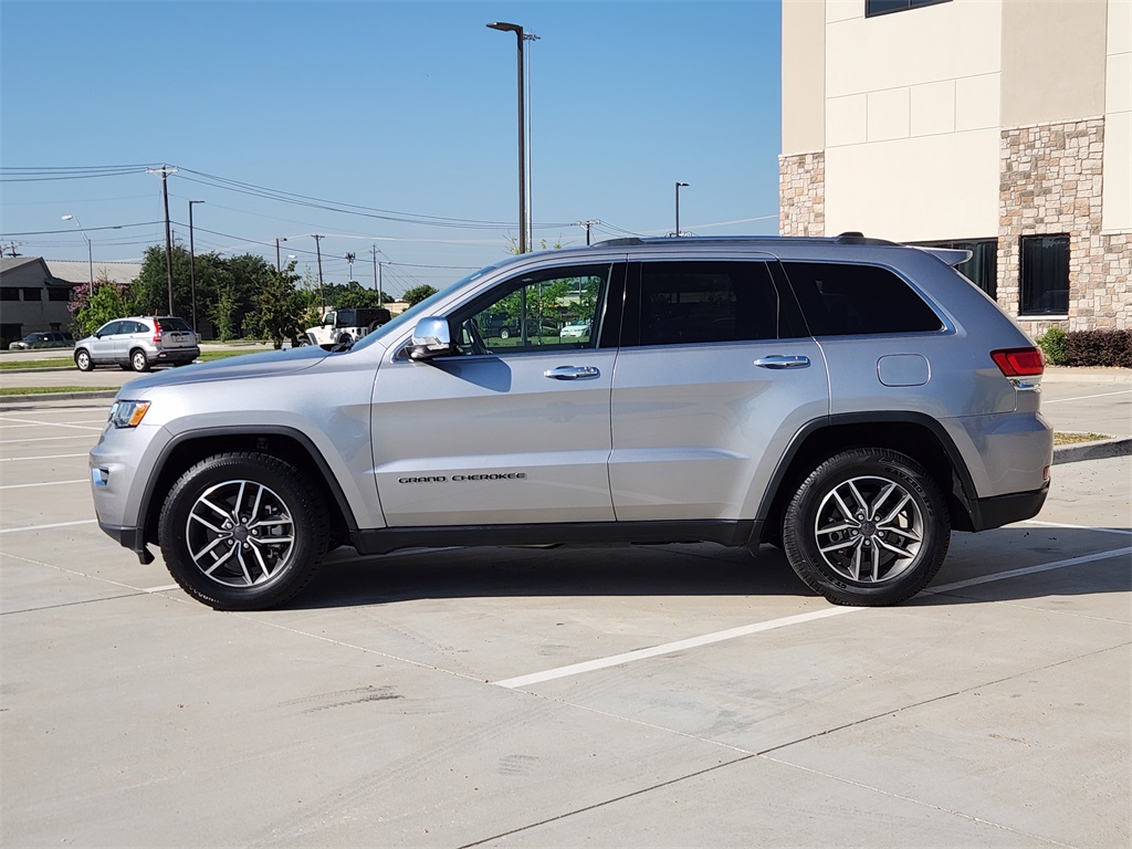 Vehicle image 7 of 33