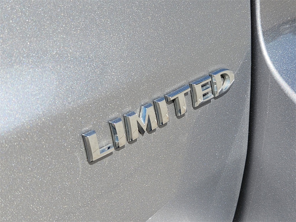 Vehicle image 23 of 33
