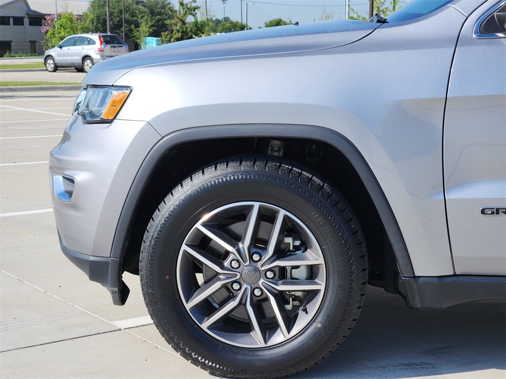 Vehicle image 19 of 33