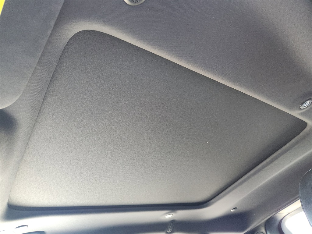 Vehicle image 28 of 33
