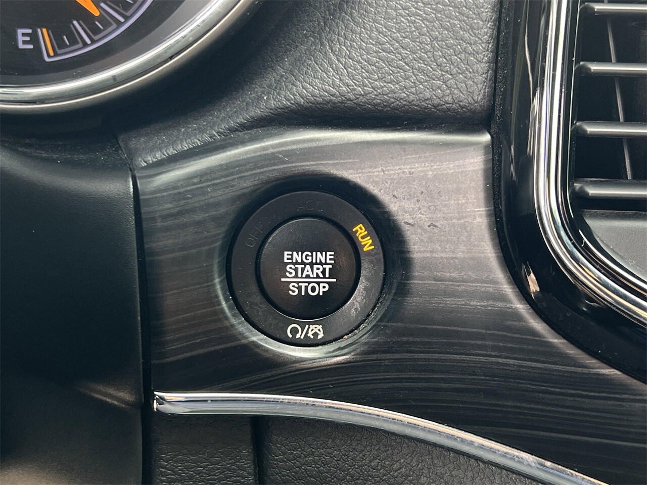 Vehicle image 18 of 26