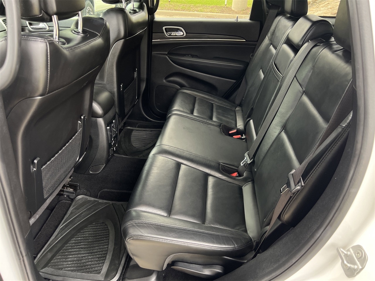 Vehicle image 23 of 26