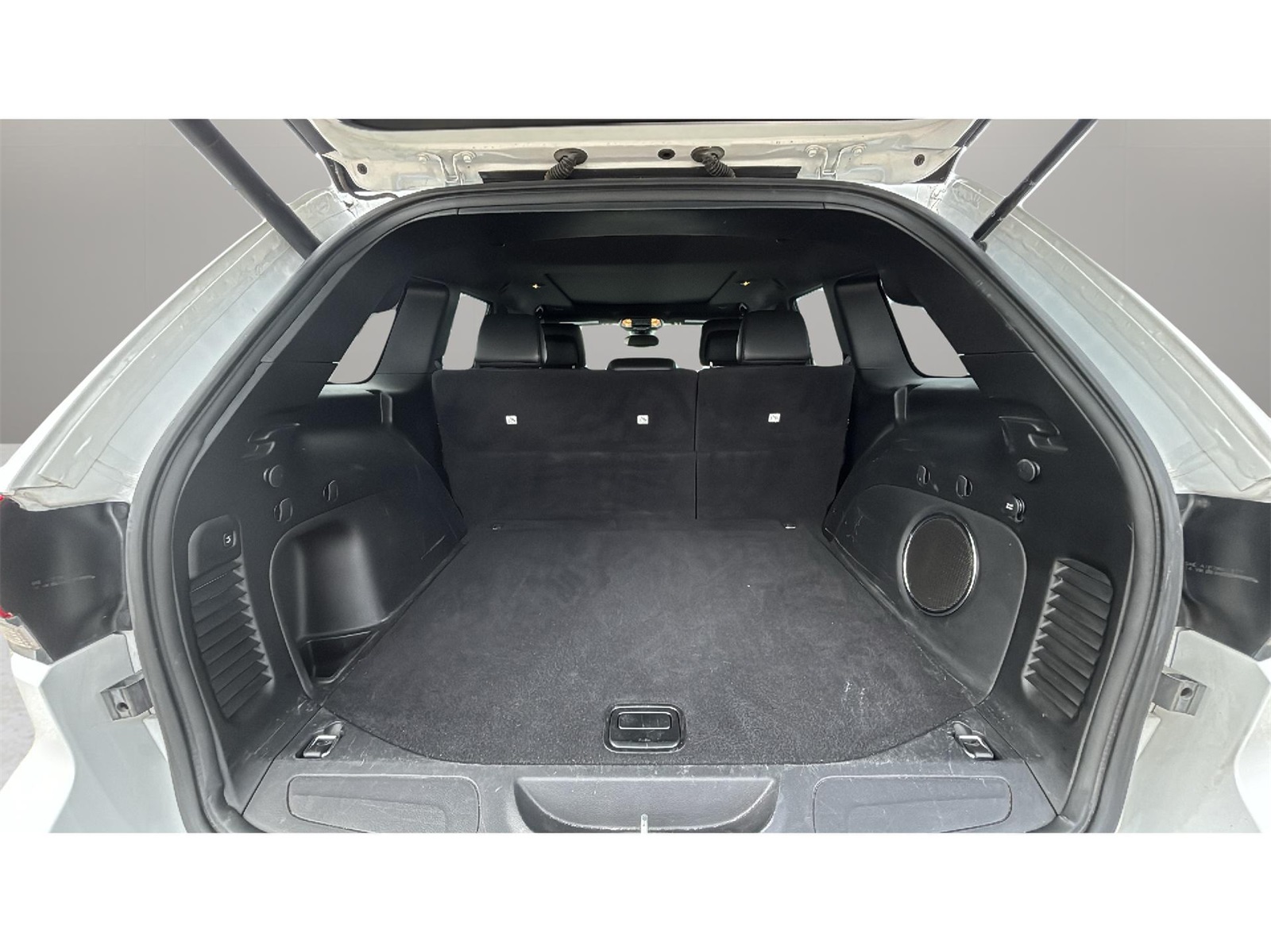 Vehicle image 13 of 22