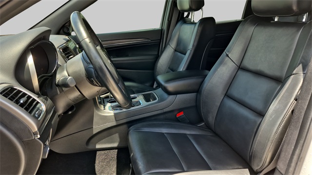 Vehicle image 10 of 32